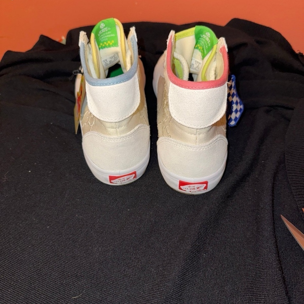 Vans - Picture 2 of 6